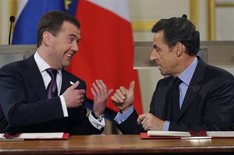 Nicolas Sarkozy a Dmitrij Medvedv