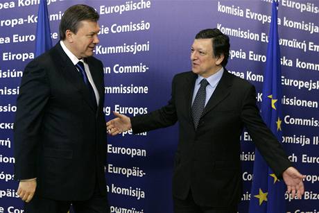 Viktor Janukovy s José Barrosem v Bruselu