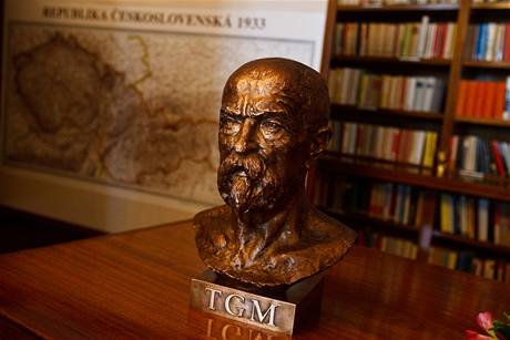 Masarykova busta v jeho knihovn na Praském hrad.