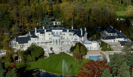 Updown Court, Windlesham, Surrey - cena: 139 milion dolar