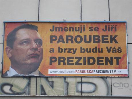 Billboard, kter je vylepen na sdliti u Tesca v Mlnku.