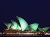Zelen nasvícená opera. I v Sydney se bujae slavilo.