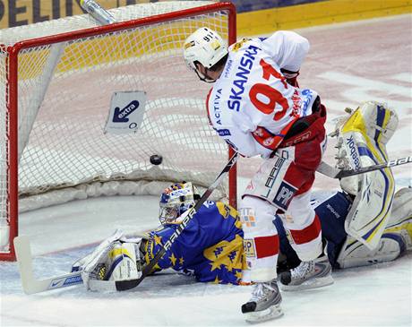 tonk Slavie Tom Krka pekonv zlnskho branke Jakuba Sedlka.