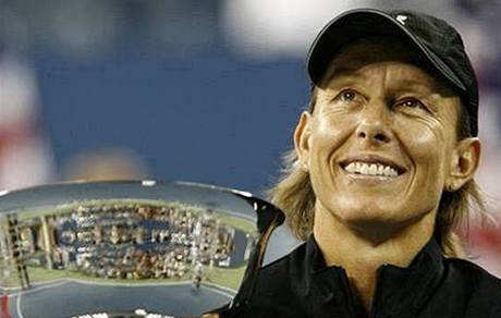 Martina Navrátilová s trofejí po vítzství na grandslamovém US Open.