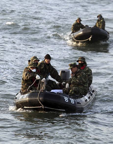 Jihokorejt zchrani pi ptrn po obtech potopen vojensk lodi