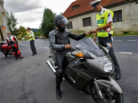 Lidé v Detné mají s motorkái hodn patných zkueností.