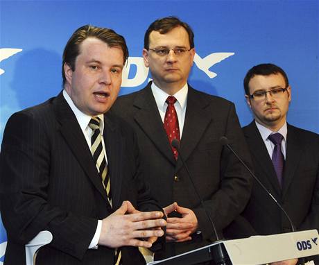 Ekonomický expert ODS Martin Kocourek, volební lídr ODS Petr Neas a lídr moravskoslezské kandidátky Pavel Drobil. 