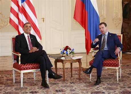 Barack Obama a Dmitrij Medvedv na Praském hrad.