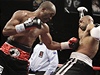 Bernard Hopkins (vlevo) a Roy Jones junior.