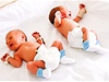 Novorozen dvojata - ilustran foto