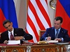 Barack Obama a Dmitrij Medvedv podepsali na Praském hrad smlouvu o odzbrojení.