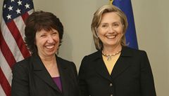 Catherine Ashtonové a Hillary Clintonová