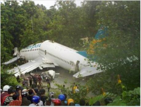 Indonéské letadlo sjelo z dráhy