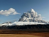 Probuzená sopka pod islandským ledovcem Eyjafjallajökull.