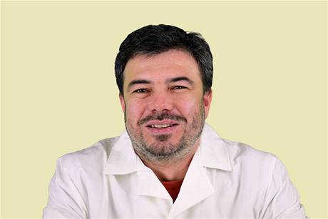 Specialista v oblasti léebné výivy doc. MUDr. Pavel Kohout, PhD. (gastroenterologa nutricionista, Fakultní Thomayerova nemocnice v Praze).