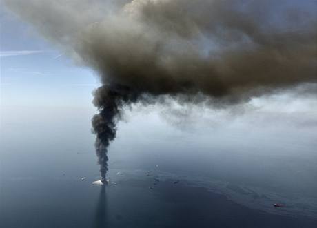 Ropná ploina v Mexickém zálivu se potopila