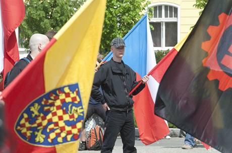 Demonstrace píznivc Dlnické strany na praském námstí Jiího z Podbrad