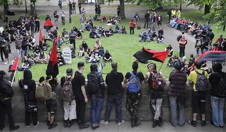 Na Stelecký ostrov dorazil pochod, který 1. kvtna na oslavu Svátku práce poádala v Praze eskoslovenská anarchistická federace. 