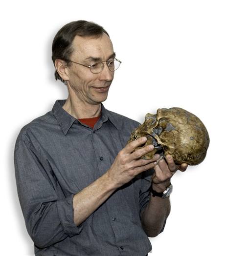 Svante Pääbo s modelem lebky neandertálce