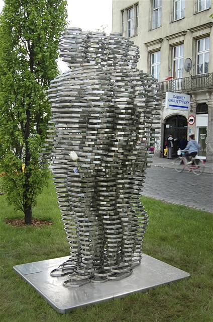 David erný odhalil v polské Poznani svou sochu golema.
