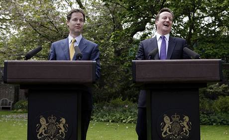 Cameron s Cleggem spolen pedstavili historickou koalici
