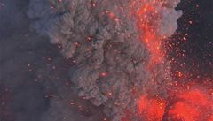 Islandská sopka znovu chrlí popel.