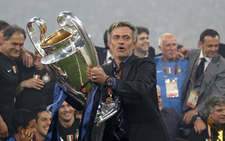 Inter - Bayern (Mourinho s trofejí).