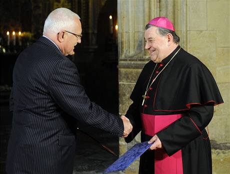 Prezident Vclav Klaus a prask arcibiskup Dominik Duka podepsali dohodu o prav vzjemnch vztah pi pi o katedrlu.