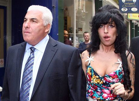 60letý Mitch Winehouse s 25letou dcerou Amy