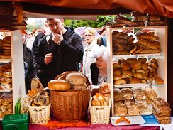 Na praskm Kubnskm nmst byl dnes 22.5.2010 zahjen provoz Farmskho trit Kub. Na dalm praskm triti, kter je v provozu tikrt tdn, tak mohou et zemdlci pmo prodvat sv produkty