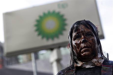 Spolenost BP se marn snaí zabránit úniku ropy