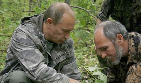 Vladimir Putin pózuje s uspaným tygrem