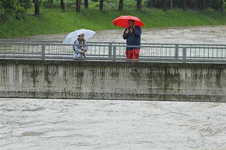 Ve Zlín se opt zvedla hladina eky Devnice. Hejtman Zlínského kraje vyhlásil stav povodového ohroení. 