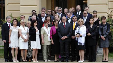 Prezident Václav Klaus se na zámku v Lánech louil s premiérem Janem Fischerem a ministry jeho vlády.