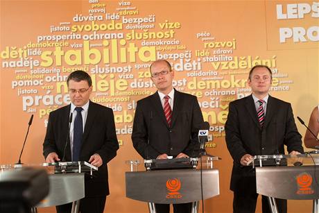 Tisková konference SSD. Zleva Lubomír Zaorálek, Bohuslav Sobotka a Michal Haek