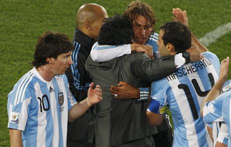 Argentina - Nigérie (argentinská radost po výhe).