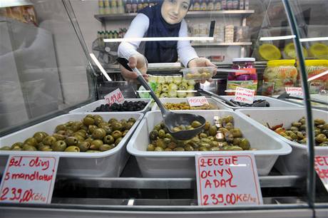 Nabídka oliv v libanonské prodejn.