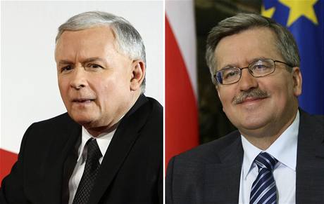 Boj o prezidenstsk keslo: Jaroslaw Kaczynski a Bronislaw Komorowski (vpravo)