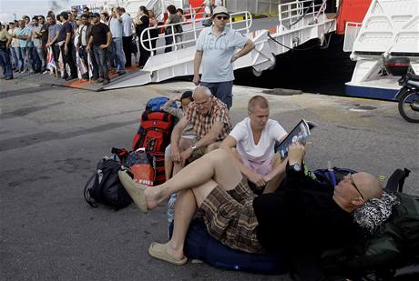 Turist uvzli v pstavu Pireus.