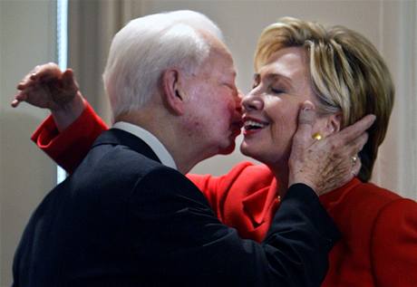Robert Byrd s Hillary Clintonovou
