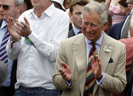 Princ Charles na festivalu v Glastonbury.