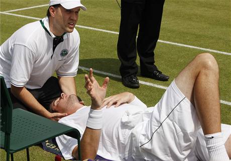 Unavený John Isner