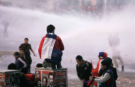 Fanouky Chile mají problémy policií