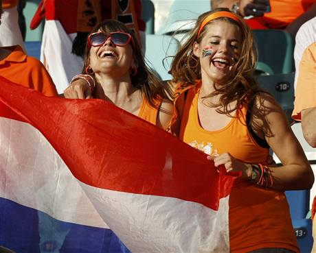 Nizozemsk fanynky sleduj utkn fotbalovho mistrovstv svta