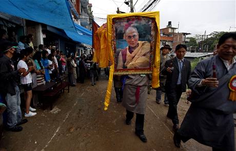 Jeho Svtost. V Tibetu slav narozeniny 14. dalajlamy.