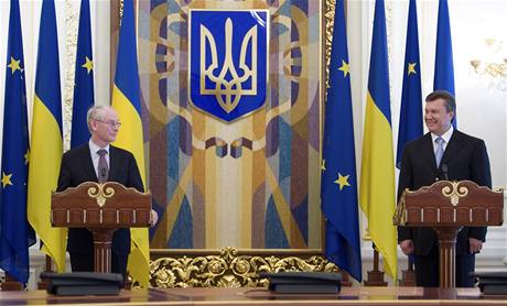 Ukrajinsk prezident V. Janukovy a prezident EU Van Rompuy.