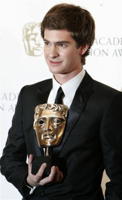 Herec Andrew Garfield s cenou BAFTA.