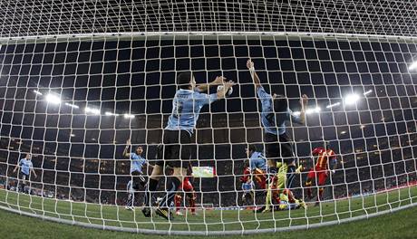 Uruguay - Ghana (Suarez hraje rukou)