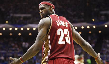 LeBron James jet v dresu Cavaliers.