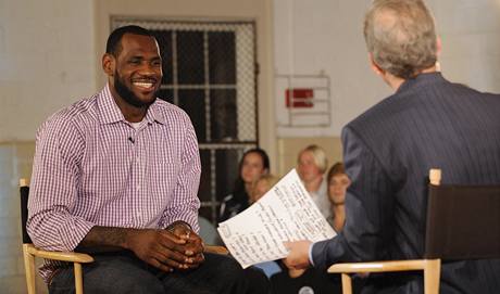 LeBron James na tiskov konferenci.